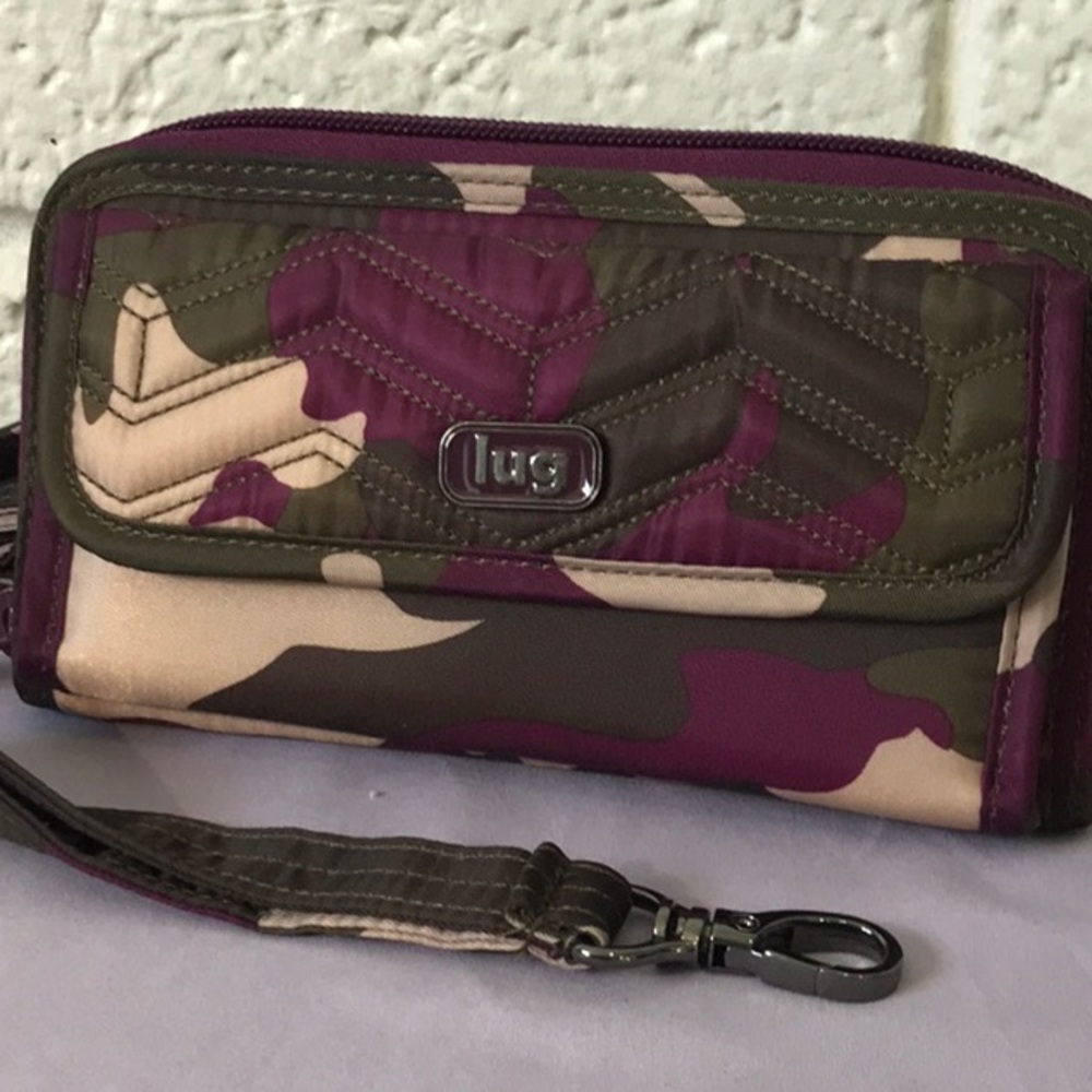 NWOT lug camo burgandy tan kickflip RFID protected crossbody/wallet